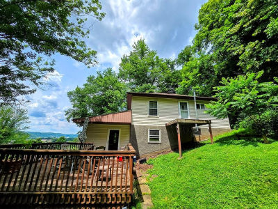 1334 Locust St McMechen, WV 26040