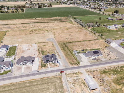 5752 W 2425 N Hooper, UT 84315