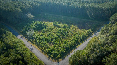 88 James Ln White Oak, GA 31568