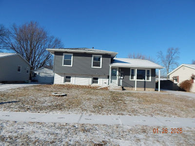 3302 Greenbrier Dr Bettendorf, IA 52722