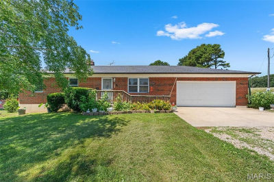 576 Landon Rd Bourbon, MO 65441