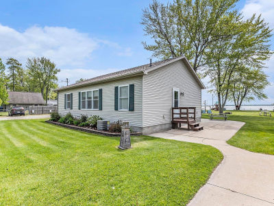 10913 E Houghton Lake Dr Houghton Lake, MI 48629