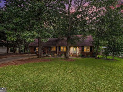 2203 Honeybee Creek Dr Griffin, GA 30224