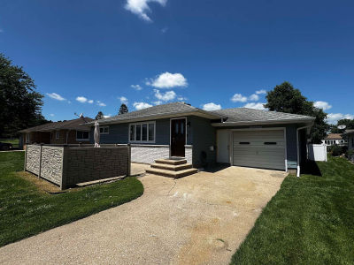 812 W 4th St Sumner, IA 50674