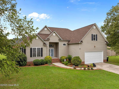 2616 Spring Creek Dr Grimesland, NC 27837