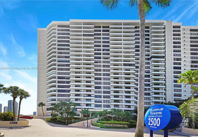 2500 Parkview Dr APT 2408 Hallandale, FL 33009