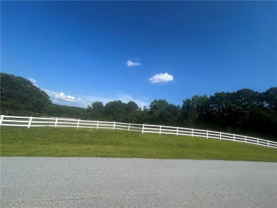 10 Longview Dr Oxford, GA 30054