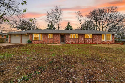 2318 Dorchester Dr Bartlesville, OK 74006