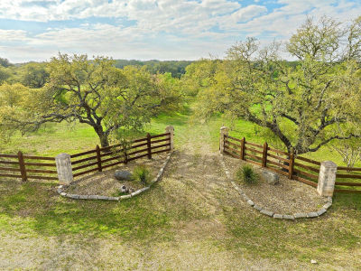 415 E Bartlett Dr Buda, TX 78610