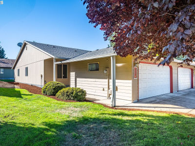 957 E Benjamin Ave Cottage Grove, OR 97424