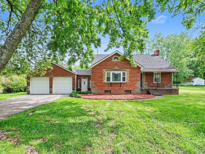 1093 W Maple Ave Burton, MI 48507