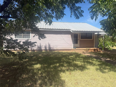 1452 McCarty St Aspermont, TX 79502