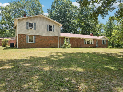 109 S Hummingbird Ln Dickson, TN 37055
