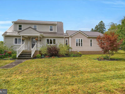 610 N 8th St Bellwood, PA 16617