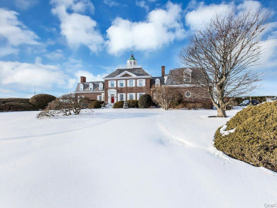 2 Wallis Ln Nissequogue, NY 11780