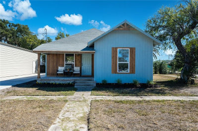 221 S McCall St Sinton, TX 78387