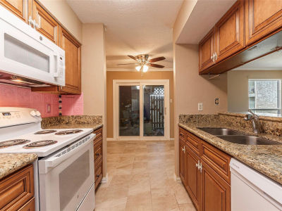 7600 Emmett F Lowry Expy APT 801 Texas City, TX 77591