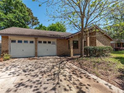 4112 Pine Shadows St Dickinson, TX 77539