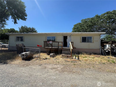 125 3rd St Electric City, WA 99123