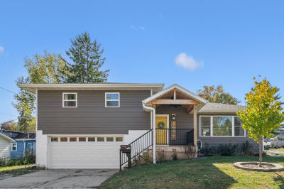 707 2nd St NE Independence, IA 50644