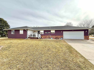 667 W Hawthorne St Minden, NE 68959