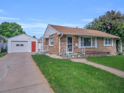 1011 Grant St Holdrege, NE 68949