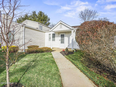 15 Greenwood Dr Freehold, NJ 07728