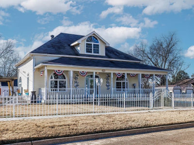 1043 Clinton St Arkadelphia, AR 71923