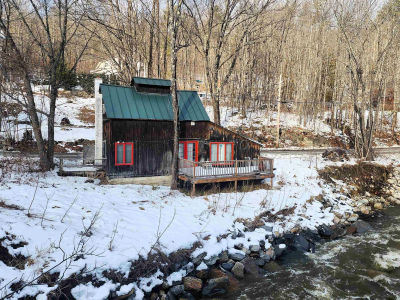 30 Water St Jamaica, VT 05343