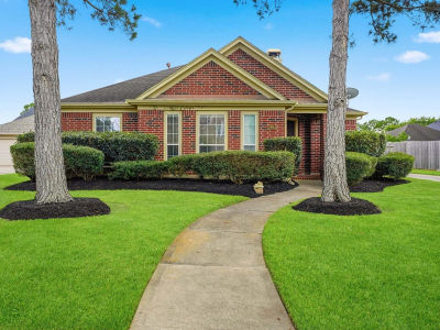 2894 Smokey Lake Ln Dickinson, TX 77539