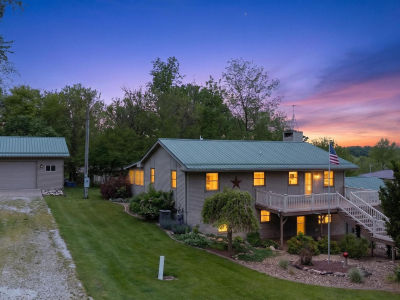 2172 Anchor Dr Garwin, IA 50632