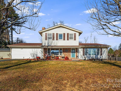 154 Harris St Spruce Pine, NC 28777