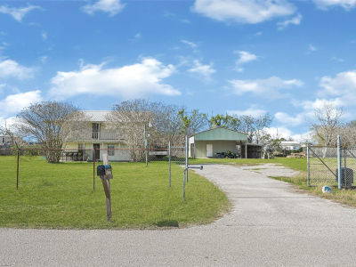 610 12th St San Leon, TX 77539