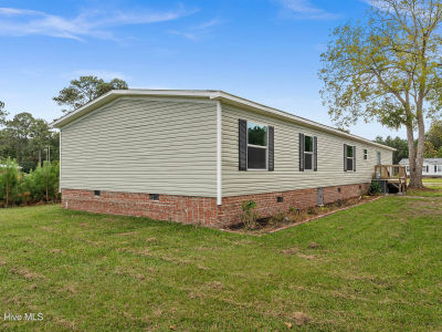 120 NW 1st St Teachey, NC 28464