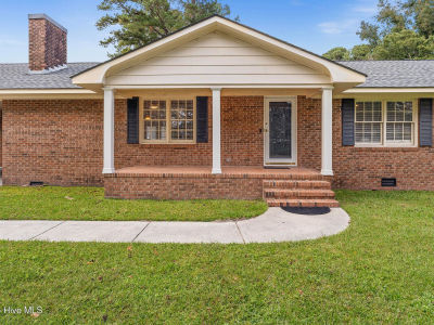 114 W Murray St Wallace, NC 28466