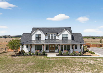 2493 County Road 4713 La Coste, TX 78039
