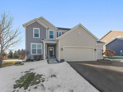 20511 Gunnison Dr Lakeville, MN 55044