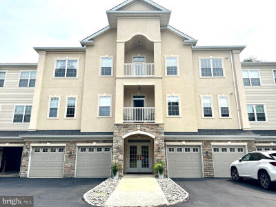 2 Falcon Dr APT 202 Holland, PA 18966