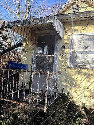 365 S 2nd St Livingston, IL 62058