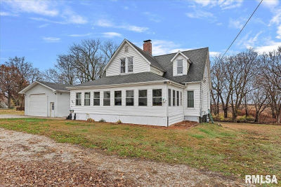 201 S 3rd St Divernon, IL 62530