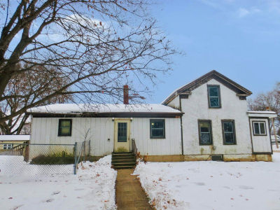 311 N 4th St Oregon, IL 61061