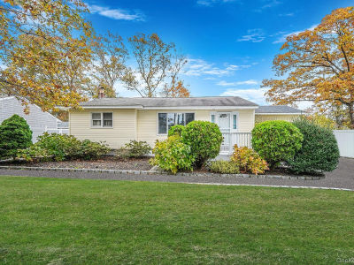 307 Jefferson Dr Mastic Beach, NY 11951