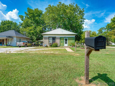 742 E 8th St Ada, OK 74820