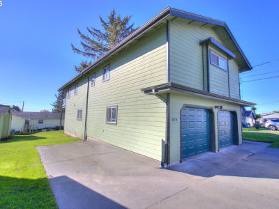 405 Arnold Ln Brookings, OR 97415