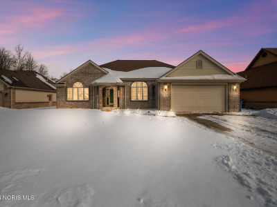 1301 Oaktree Ct Oregon, OH 43616