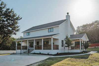 275 Stallion Springs Dr Fischer, TX 78623