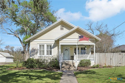 108 Kroschel St Hallettsville, TX 77964