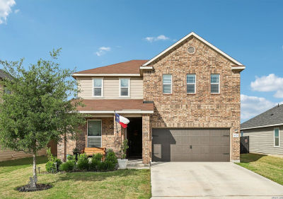 4025 Woodside Dr Seguin, TX 78155