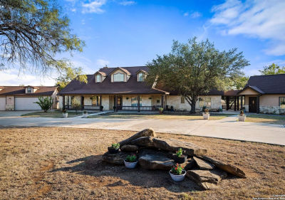 765 Loop 1604 E Saint Hedwig, TX 78152