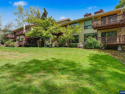 2465 Crestview Dr S Salem, OR 97302